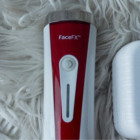 Silk’n FaceFX Red Light Anti-Aging Device - Picture 5 of 9